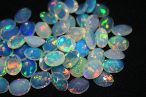 Piedra preciosa de ópalo etíope facetado de 8*10 mm, forma ovalada, cabujón, calidad súper fina para suministro de joyería. - Product Image 4