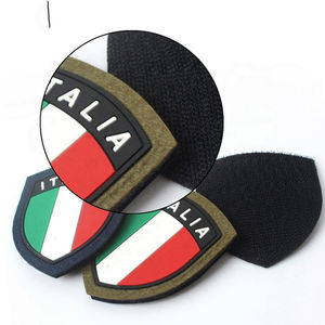 Patchs en caoutchouc PVC personnalisés avec logo, nouvelle mode, en relief 3D, forme cœur, taille sur mesure, vente en gros - Product Image 5