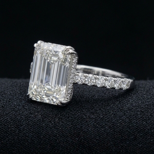 Bague de luxe en diamant taille émeraude 10,3 carats, solitaire 8,5 carats en platine PT950, certifiée IGI, chef-d'œuvre pour fiançailles et mariage - Product Image 3