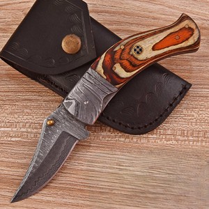 Cuchillo de caza plegable EDC de hoja recta de acero de Damasco hecho a mano con bloqueo de liner, personalizado para exteriores, OEM, marca privada, mango de madera - Product Image 1