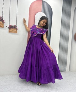 ผ้าคอตตอนคุรตีปักลายโรมันสมัยใหม่และงานปักแบบคัทลี สำหรับงานเทศกาล ราคาขายส่ง เสื้อผ้าชาติพันธุ์ หลายสี - Product Image 6