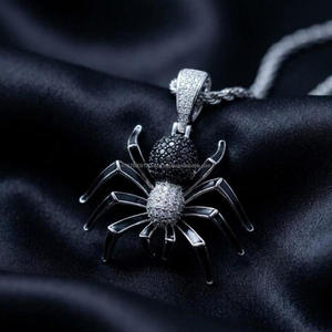 Pendentif Hip Hop de Luxe en Argent Sterling 925 avec Diamant Moissanite et Design Créature Givrée Noir et Blanc - Product Image 1