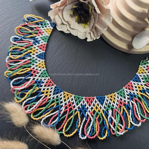 Collier artisanal haut de gamme avec broderie perlée parfait pour les femmes qui apprécient les bijoux élégants et artistiques - Product Image 6