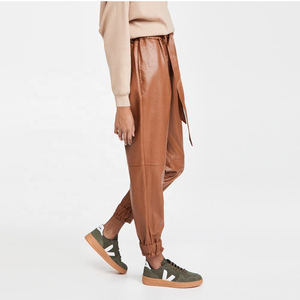 Pantalon en cuir véritable pour femme, coupe droite, avec logo personnalisé, fermeture éclair, taille à nouer et poches plaquées, idéal pour l'hiver et le style décontracté. - Product Image 3