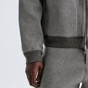 Design moderne et minimaliste pour un usage quotidien, matière douce pour un confort et une coupe décontractées, avec poches latérales et fermeture éclair, modèle 2026 - Product Image 3