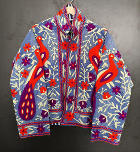 Veste matelassée en laine tricotée respirante brodée à la main Suzani, motifs paon cousus main, manches longues pour femme - Product Image 1