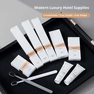 <span class=keywords><strong>Kit</strong></span> de toilette jetable avec brosse à dents à poils souples et dentifrice pour hôtels et gîtes, logo personnalisable disponible - Product Image 1