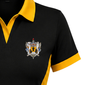 Vestido Polo Negro y Dorado para Mujer, Cuello en Contraste, Manga Corta, Uniforme Deportivo con Paneles Laterales y Emblema en el Pecho - Product Image 5
