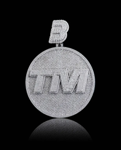 Collier pendentif rond personnalisé avec lettres, serti de moissanite, bijoux hip-hop de luxe, cadeau tendance - Product Image 1
