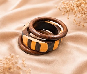 Bracelets en bois d'orchard, épais et audacieux, empilables, de créateur, faits à la main, personnalisés, cadeau de mariage tendance par F S International - Product Image 6