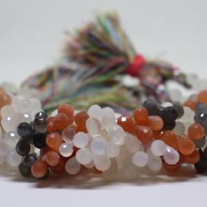 ลูกปัดมูนสโตนทรงหยดน้ำ AAA สวยงาม ขนาด 6*8 มม. ความยาว 7 นิ้ว หินธรรมชาติสำหรับทำเครื่องประดับ - Product Image 1