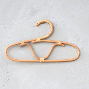 Elegante perchero de ratán natural para colgar y exhibir bolsos y abrigos, perchas de caña de alta calidad. - Product Image 1
