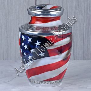 Urne funéraire moderne en aluminium avec un artisanat détaillé Un beau souvenir commémoratif par Axiom Home Accents - Product Image 3