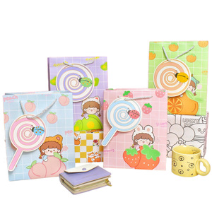 Bolsas de regalo de papel para bebés de frutas con sello autoadhesivo Bolsas de regalo de diseño de frutas lindas ecológicas para niños, cumpleaños y fiestas (rosa) - Product Image 5