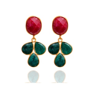 Gema de Rubí Teñida en Verde Esmeralda, Estilo Vintage, Teñida Naturalmente, Chapada en Oro, Plata de Ley 925 Maciza, Regalo de Boda, Moda - Product Image 1