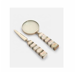 Loupe de poche de vente chaude avec poignée en corne pour lire des livres et des journaux accessoire de bureau et cadeau pour hommes Artware - Product Image 2