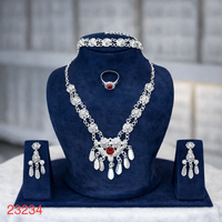 Set Perhiasan Emas 24K Dubai Vintage Klasik Mutiara Bunga Kristal Berlian Imitasi Bros Anting Kalung Hadiah Ulang Tahun Fashion Alloy
