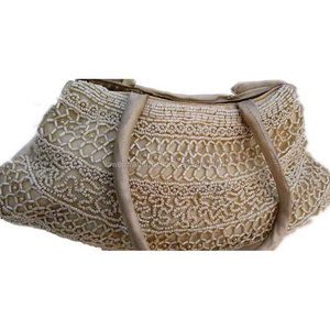Sac fourre-tout de soirée en satin perlé avec logo personnalisé pour femme, sac à main de luxe en nylon pour l'hiver avec doublure en polyester et bandoulière, élégant pour les fêtes - Product Image 4