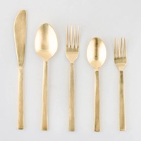 Collection de couverts élégants en acier inoxydable miroir, écologiques, cuillère, fourchette et ensemble de service, conçus pour une réception haut de gamme