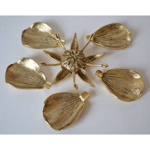 Centro de mesa de lujo con tazones de alta calidad, chapados en oro, hechos de metal de primera calidad, muy vendidos, a un precio impresionante. - Product Image 1