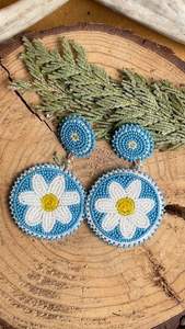 Boucles d'oreilles pendantes légères faites à la main avec perles pour femmes, vente en gros à prix abordable - Product Image 4