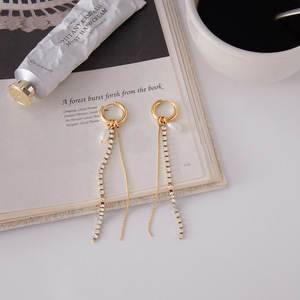 Boucles d'oreilles créoles en acier inoxydable plaqué or 18 carats avec perles et pompons, cadeau d'anniversaire, vente en gros - Product Image 1