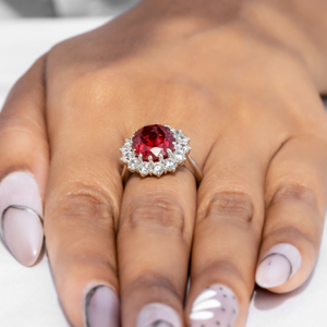 Anillo de Plata de Ley S925 con Granate Cultivado en Laboratorio, Granate Ovalado, Diamante CZ Redondo, Doble Halo, Anillo para Mujer, Talla Estadounidense 6, JR106Y - Product Image 2