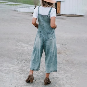 Salopette en jean délavé pour femme, coupe ample, taille haute, longueur mi-mollet, avec poches - Product Image 4