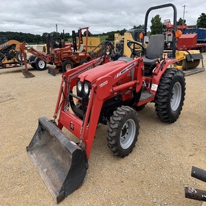 Tractor compacto Massey Ferguson 1520 de la mejor relación calidad-precio en venta, 4x4, diésel, 22HP, con cargador, toma de fuerza, listo para el campo, en excelentes condiciones. - Product Image 6