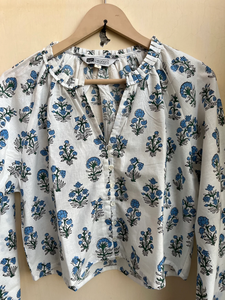 Haut d'été imprimé à la main Haut en coton pour femmes Blouse en coton faite à la main Col en V Manches longues Imprimé floral Haut Cadeau pour elle - Product Image 6