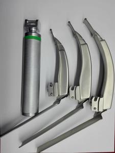 Ensemble de lames de laryngoscope à fibres optiques LED, classe II, manche moyen électrique, acier inoxydable, McCoy Flexitip, usage hospitalier ORL - Product Image 4