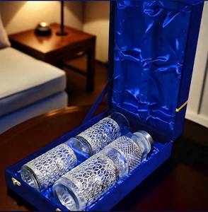 Juego de Vasos de Cristal de Lujo Reutilizables a Prueba de Fugas con Diseño de Malla Plateada en Caja de Terciopelo Azul para Uso en Hoteles, Regalo para Adultos - Product Image 1