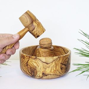 Bol à noix en bois de luxe avec marteau, conçu pour des réceptions à domicile haut de gamme et une présentation élégante des collations - Product Image 1
