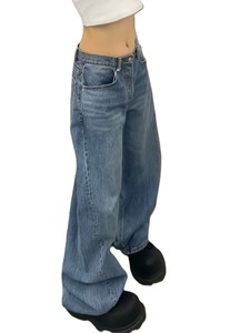 Jean large à poches arrière en strass, devant plat, motif graphique scintillant, denim délavé, coupe ample pour femme, été, vente en gros - Product Image 2
