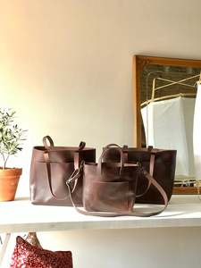 Sac fourre-tout pour femme en cuir véritable fait main avec fermeture éclair, bandoulière double, idéal pour un usage quotidien LTB-0307 - Product Image 2