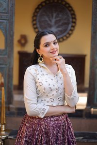 Robe de soirée longue en soie style Bollywood, brodée, Lehenga Choli, pour fêtes et mariages, infroissable, séchage rapide, de créateur - Product Image 2