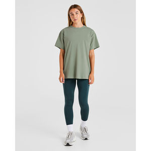 T-shirt de sport vert surdimensionné pour femme, qualité supérieure, manches courtes, ultra doux, léger et coupe décontractée de créateur, idéal pour la gym et l'entraînement - Product Image 5