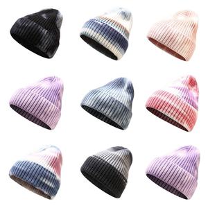 Bonnet chaud 100 % acrylique de haute qualité avec revers, motif tie-dye, lettres de dessin animé et points côtelés, idéal pour l'hiver et la plage - Vente en gros - Product Image 6
