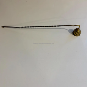 Accessoire d'éteindre de bougie en laiton vintage Décoration intérieure vintage par Azora Industries - Product Image 1