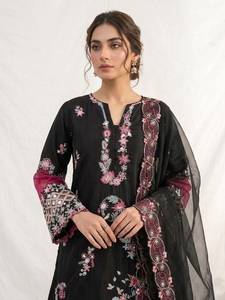 Ensemble prêt-à-porter entièrement cousu en soie crêpe avec broderie de créateur, travail de sequins et découpe, comprenant un haut, un pantalon palazzo et un dupatta. - Product Image 3