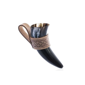 Mug élégant en corne naturelle fait main, tasse viking avec support pour la décoration de la maison et la consommation. - Product Image 6