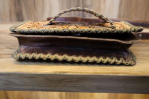 Pochette en cuir véritable faite à la main pour femme, pochette zippée peinte à la main avec doublure en cuir véritable, best-seller conçu pour les femmes - Product Image 4