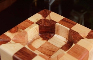 ที่เขี่ยบุหรี่อะลูมิเนียมแบบแบ่งส่วนสไตล์อเมริกันดั้งเดิม ลายตารางหมากรุก 4 ช่อง สำหรับใส่ซิการ์แบบไร้ควัน คุณภาพพรีเมียม - Product Image 5