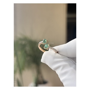 Anillo Minimalista con Diamante Cultivado en Laboratorio con Corte Esmeralda de 0.20 Ct, Gema Verde Doble, Joyería Fina para Mujer, Elaborado en Oro Sólido de 14 Quilates - Product Image 2