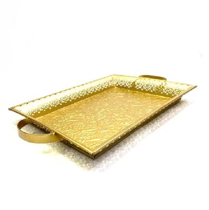 Bandeja Decorativa Rectangular de Alta Calidad Chapada en Oro con Patrón Floral Grabado y Asas, Diseño Tradicional para Decoración del Hogar - Product Image 1
