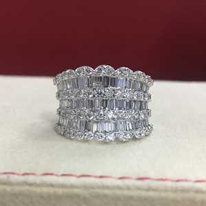 Bague de fiançailles et de mariage en diamant blanc naturel rond et taille baguette de 3,21 carats pour femme, en argent sterling 925, vente en gros - Product Image 1