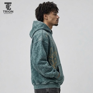 Sudadera con capucha para hombre con efecto acid wash y bordados, ofrece comodidad relajada, un degradado único y costuras detalladas para atuendos casuales de diario. - Product Image 2