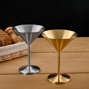Copa de Martini de Acero Inoxidable 304 con Logotipo Personalizado, Taza de Vino Metálica en Forma de V, Portátil, Ecológica y Duradera para Uso en Hoteles y Bares - Product Image 2
