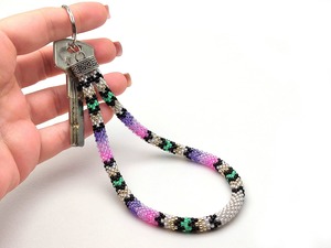 Chaîne de poignet artisanale en perles naturelles avec motifs colorés pour femmes, style tendance au quotidien et pour les amateurs d'artisanat - Product Image 2
