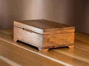 Boîte de rangement en bois élégante pour l'agencement de la console d'entrée, améliorant l'organisation avec un attrait rustique sophistiqué - Product Image 3